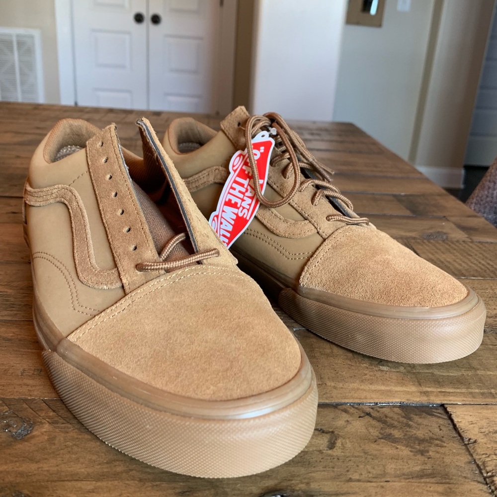 NEVER WORN suede vans